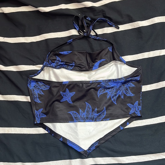 ‼️NWOT - Silk Crop Top - Picture 2 of 2